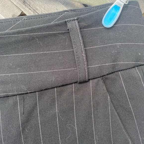 Seductions - Pin-striped Dress Shorts w/pockets - Picture 7 of 9